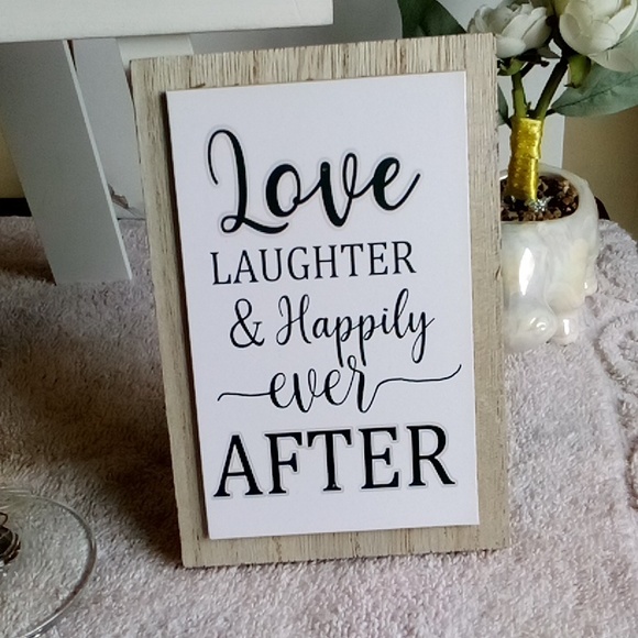 Wedding bundle: 16" Welcome tripod sign, bride tiara Bride Groom flutes - Picture 4 of 7